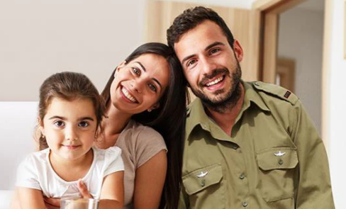 תמונה משפחה חייל